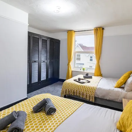 Open Mind Property - 4 Beds & Free Parking Portsmouth Exterior photo