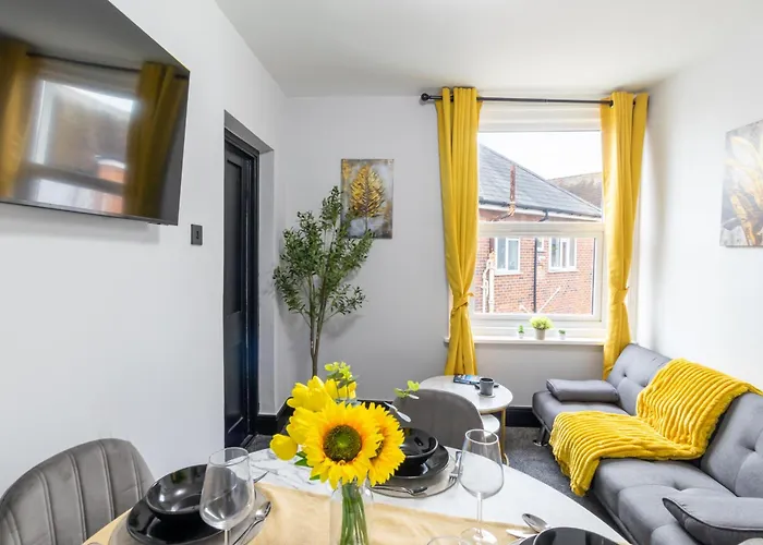 Open Mind Property - 4 Beds & Free Parking