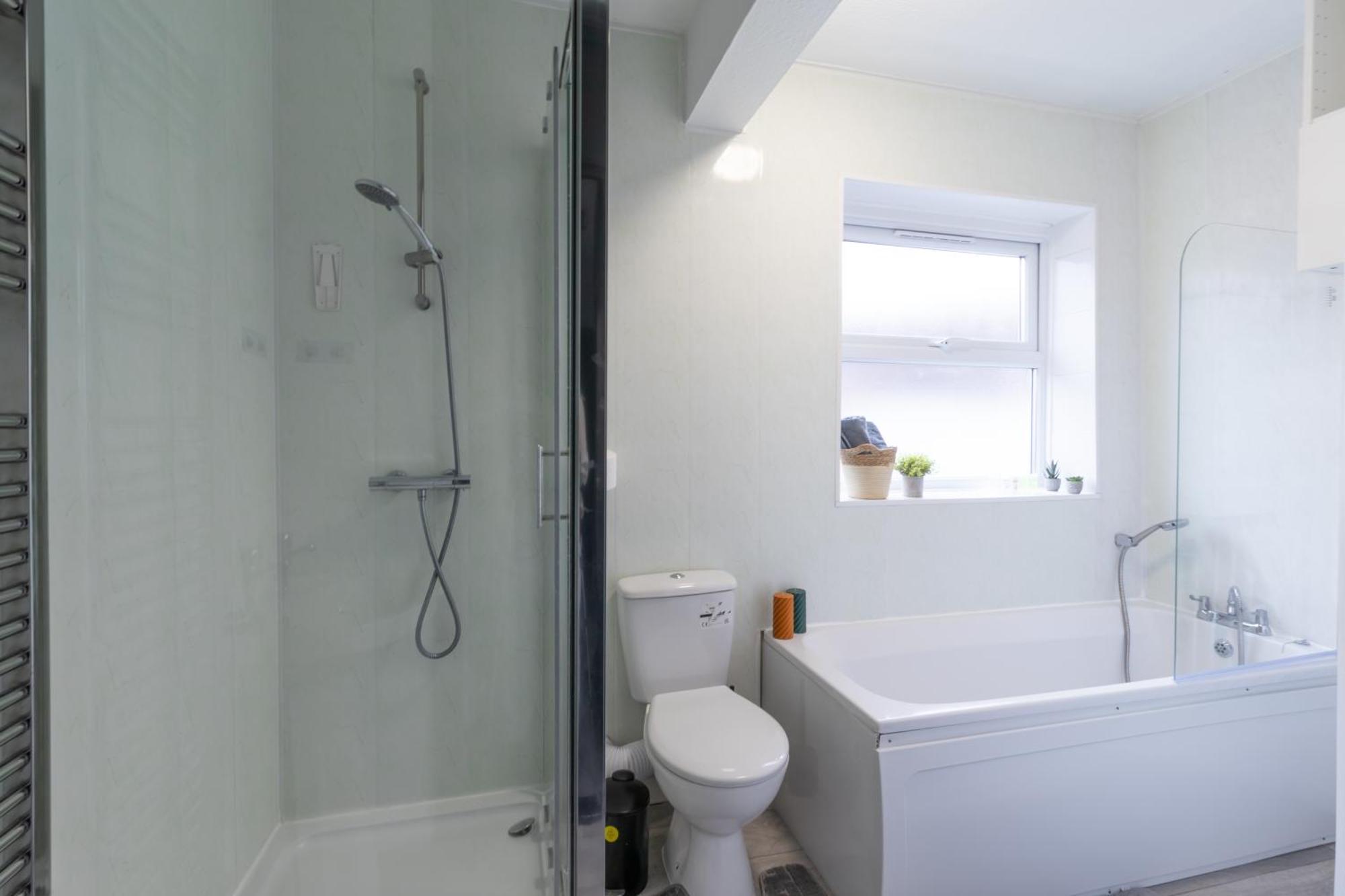 Open Mind - 4 Beds & Free Parking
